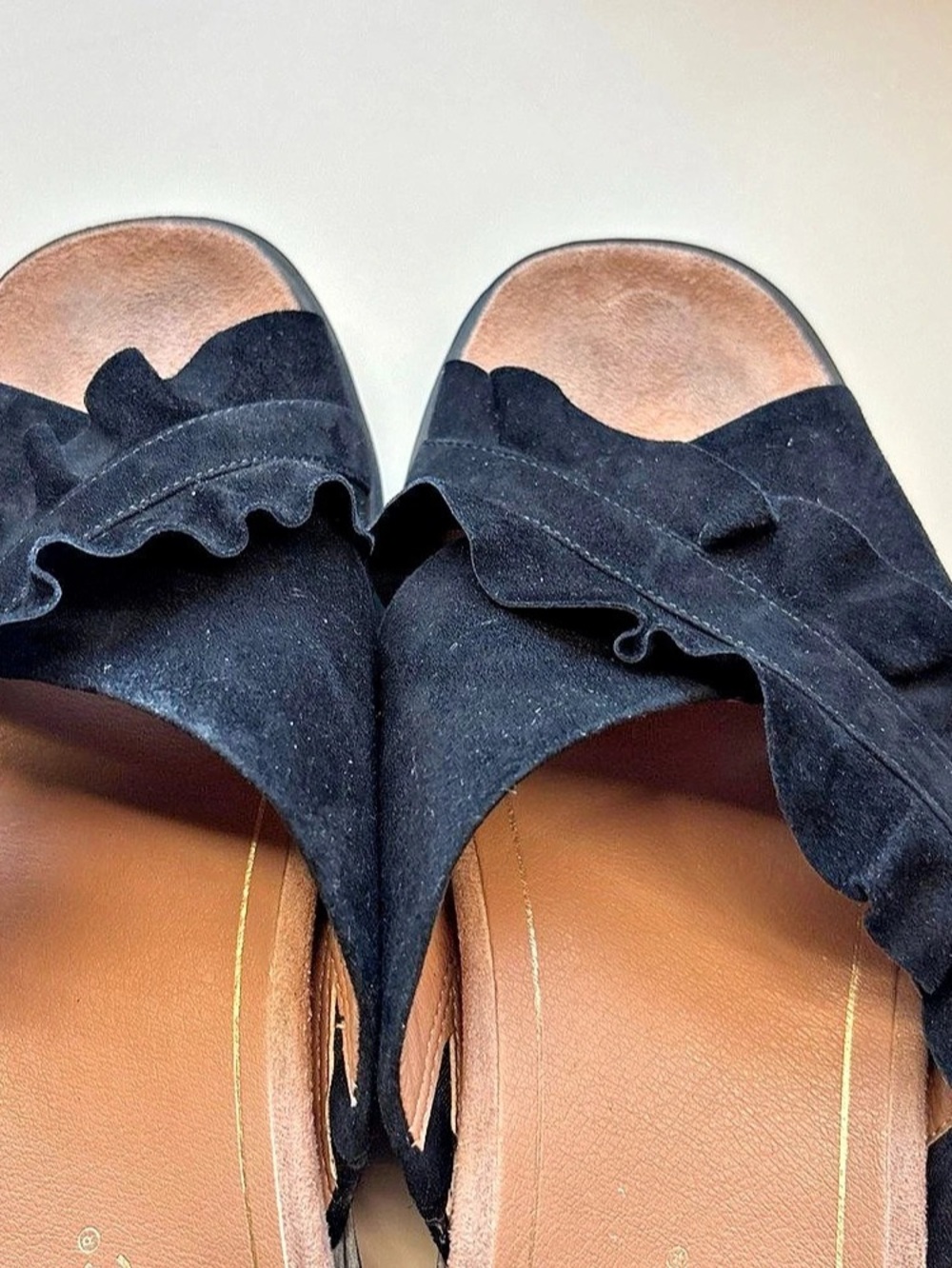 Vionic Azalea Suede Ruffle Slide Sandal Black 7.5 - Picture 2 of 4